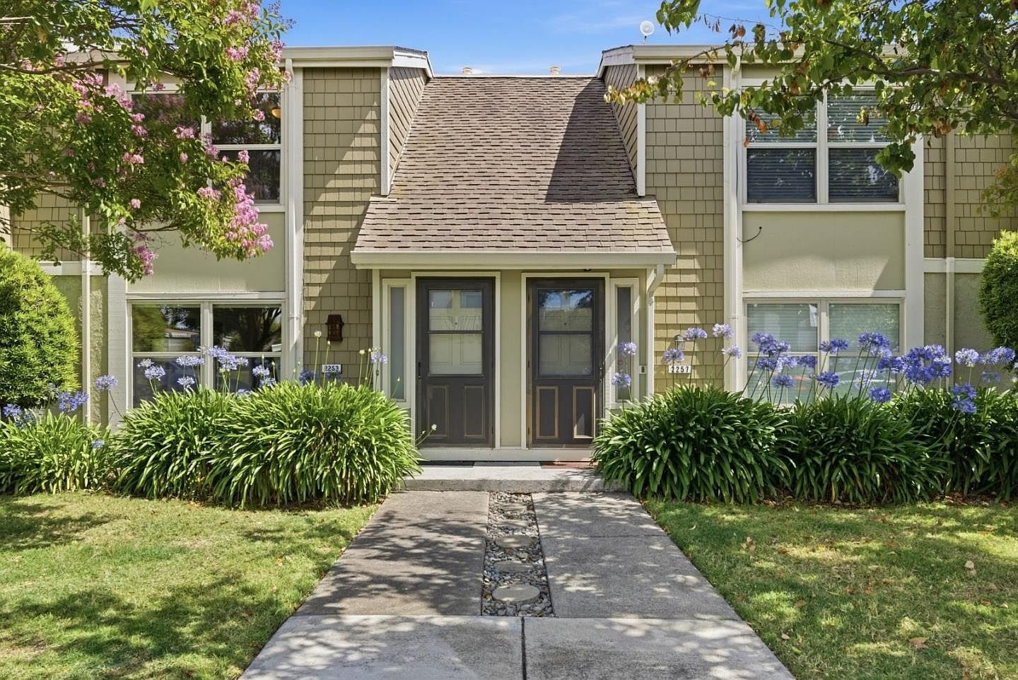 2253 Creek Bed Court, Santa Clara, a townhome with a garden walk